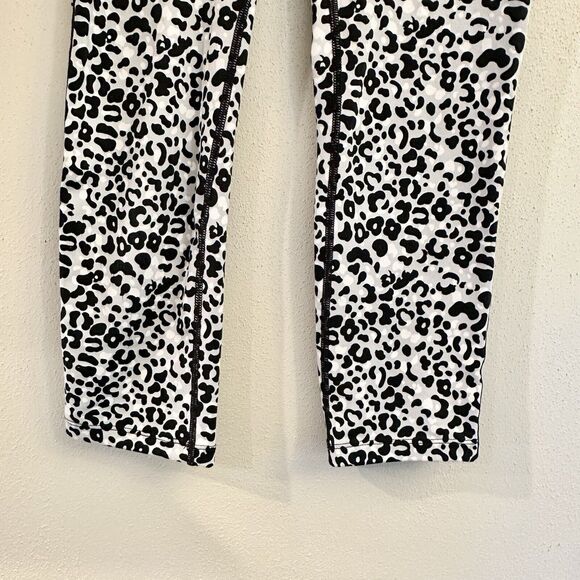 Nike Dri Fit Snow Leapard Tight 3/4 Length Leggings Small - Picture 3 of 9